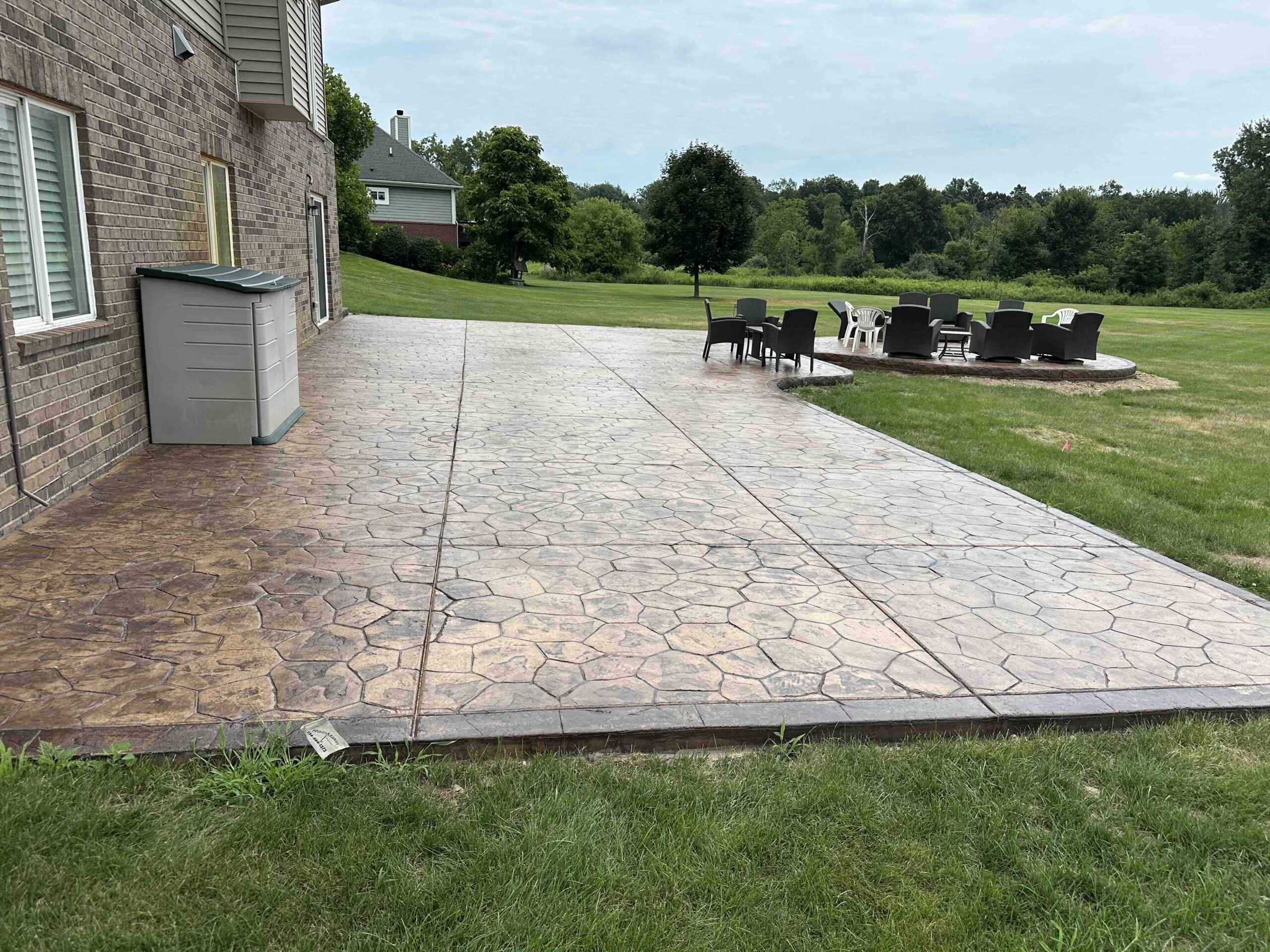 Front entryway concrete with patterned finish